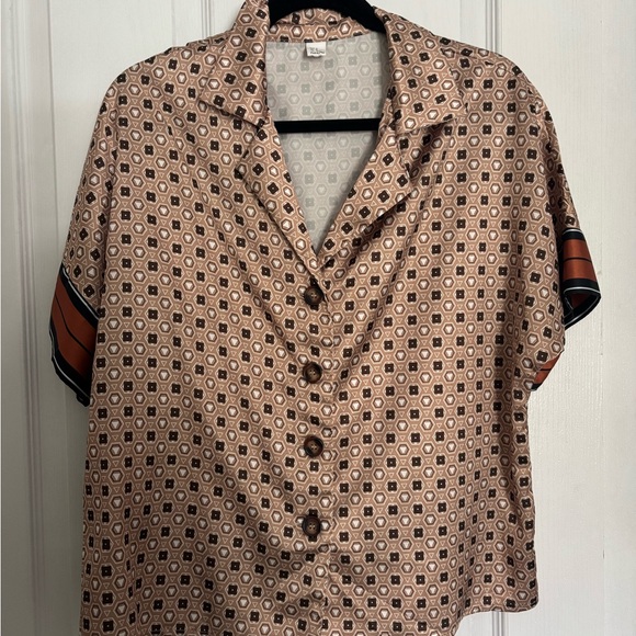 Geometric Print Button-Up Blouse & Shorts Set - Picture 1 of 4